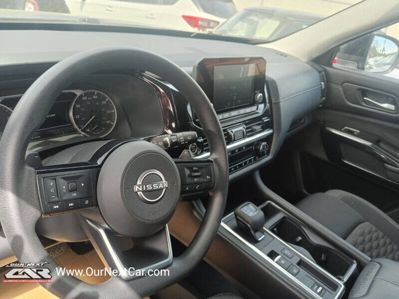 Used 2022 Nissan Pathfinder S w/ Cargo Package image 10