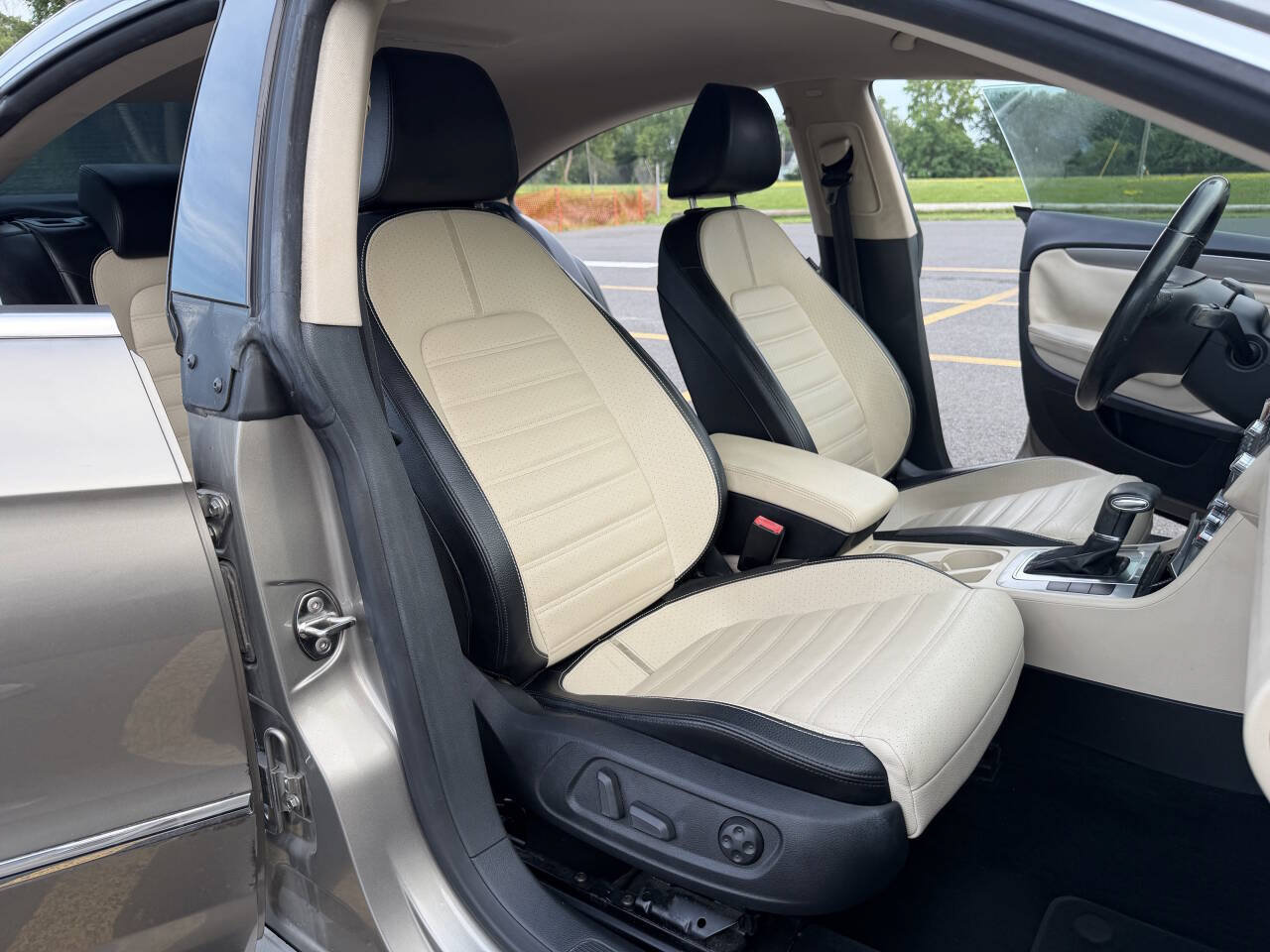 Used 2009 Volkswagen CC Sport FWD image 18