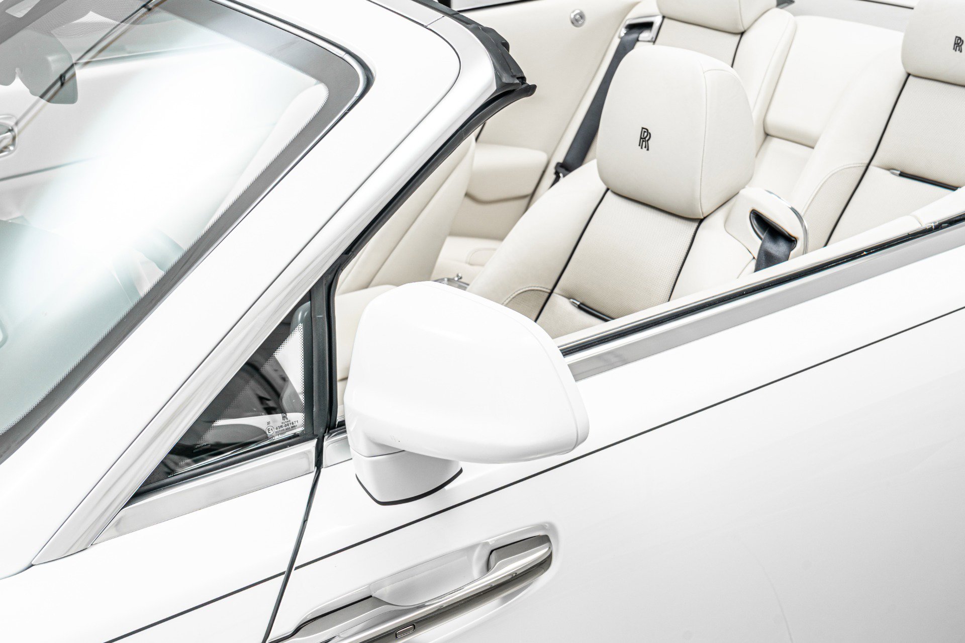 Used 2020 Rolls-Royce Dawn RWD image 36