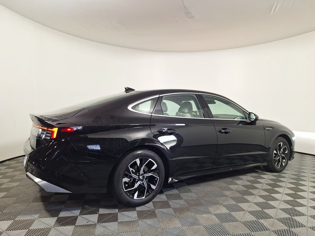 Used 2025 Hyundai Sonata SEL FWD image 5