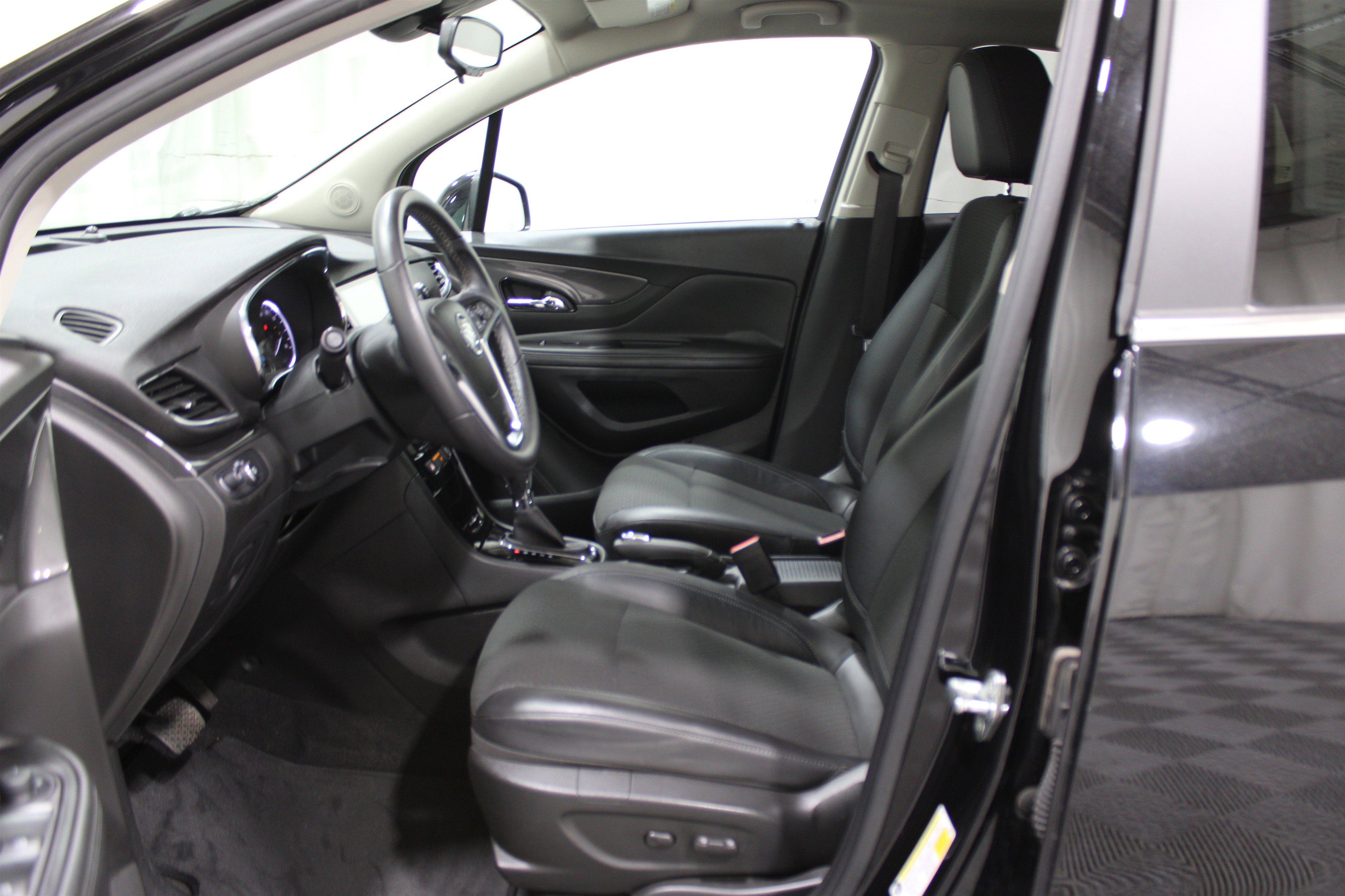 Used 2017 Buick Encore Preferred image 3