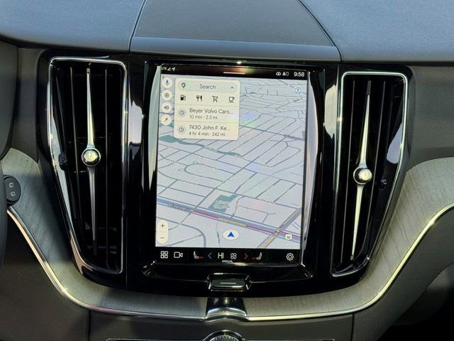 Used 2025 Volvo XC60 B5 Plus image 20
