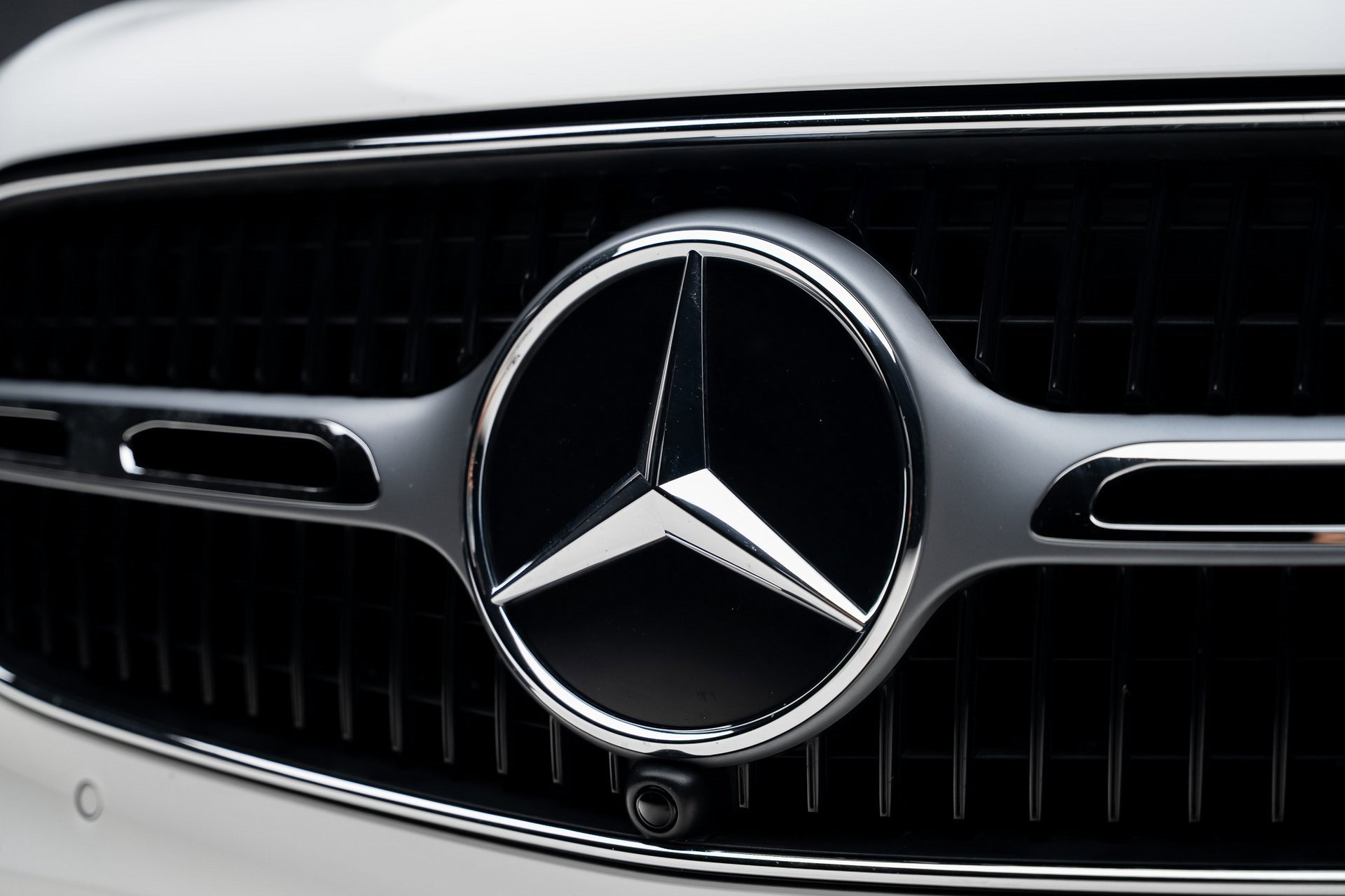 Used 2025 Mercedes-Benz GLC 350e 4MATIC image 12