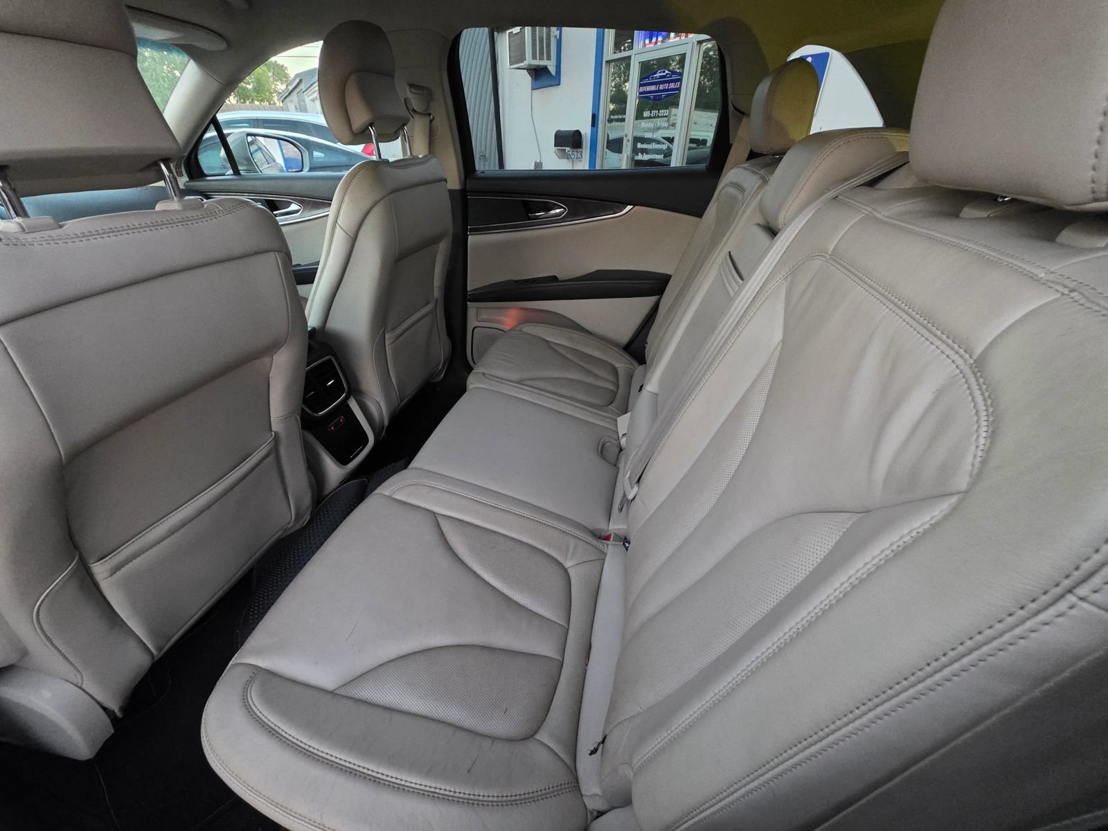 Used 2016 Lincoln MKX Select w/ Select Plus Package AWD/4WD image 8