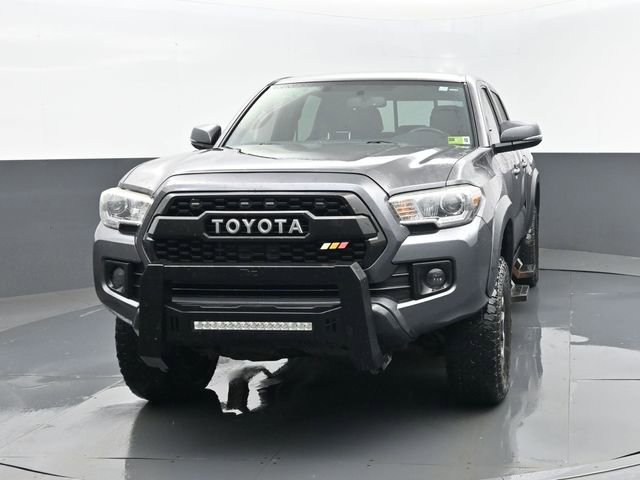Used 2016 Toyota Tacoma TRD Off-Road w/ Premium & Technology Package AWD/4WD image 22