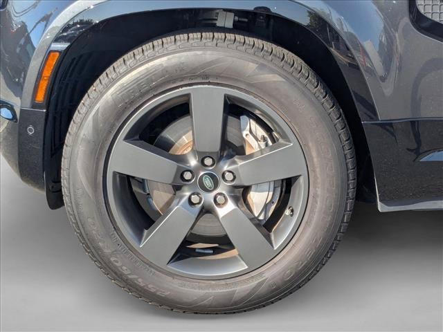 Used 2023 Land Rover Defender 130 X-Dynamic SE AWD/4WD image 28