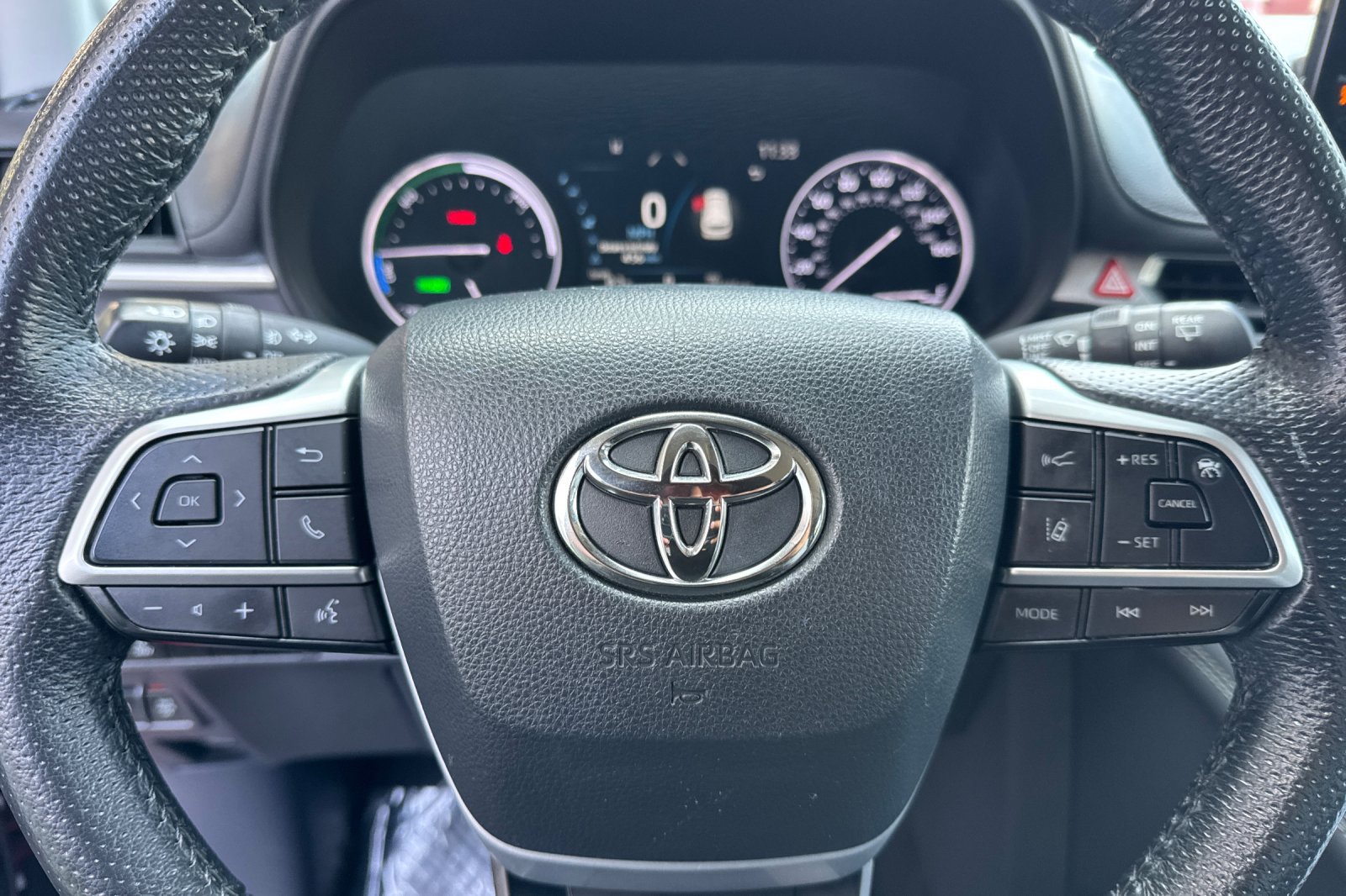 Certified 2024 Toyota Sienna Limited FWD image 30