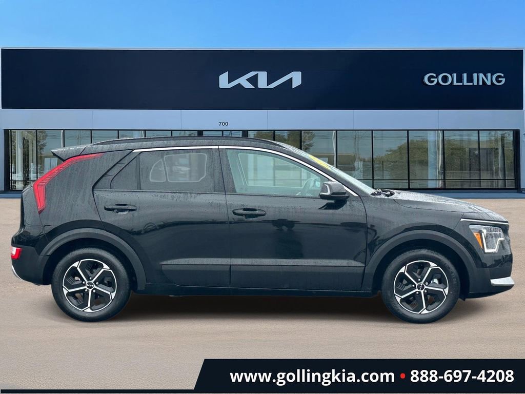 Certified 2025 Kia Niro EX FWD image 2