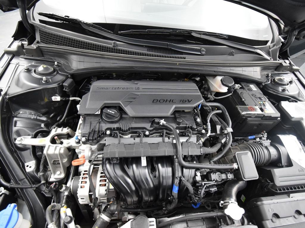 Used 2022 Hyundai Elantra Limited image 16