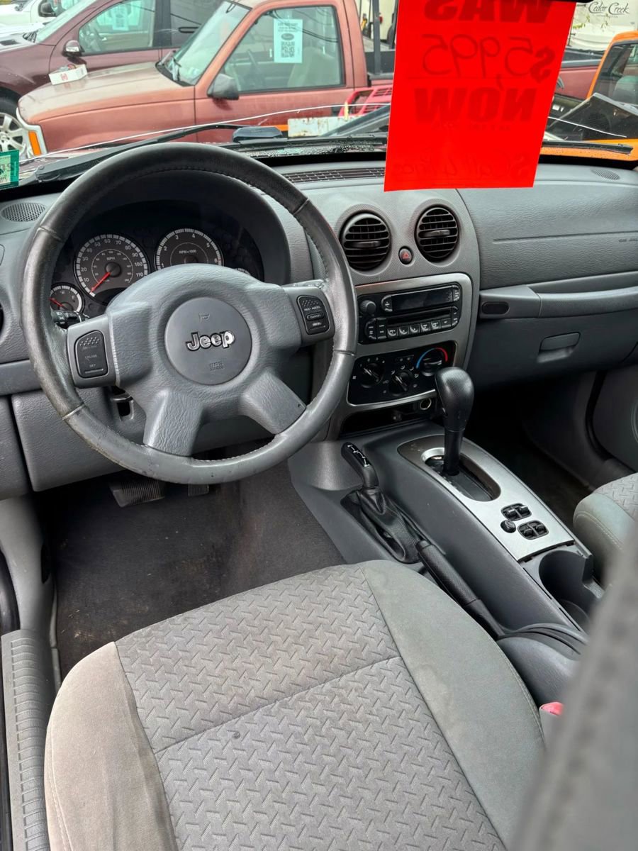 Used 2005 Jeep Liberty Renegade image 40