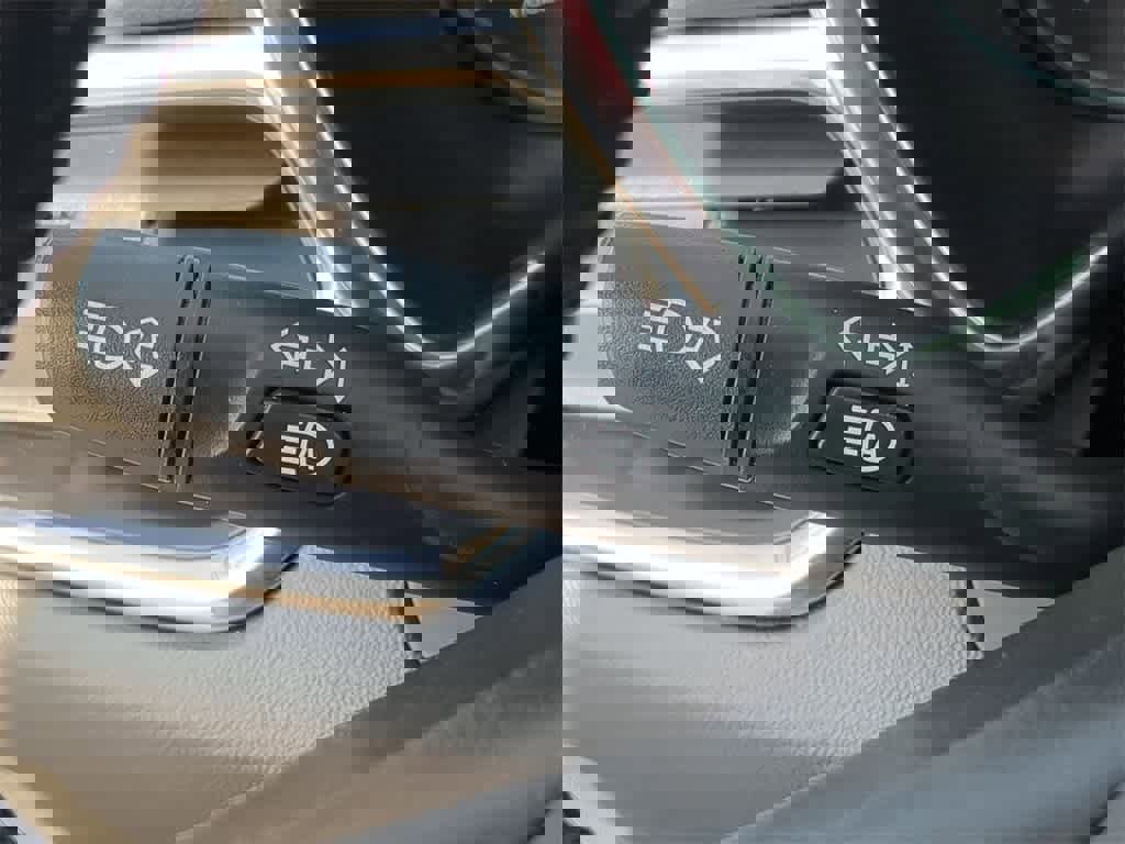 Used 2020 Chevrolet Equinox LT w/ Driver Convenience Package image 25