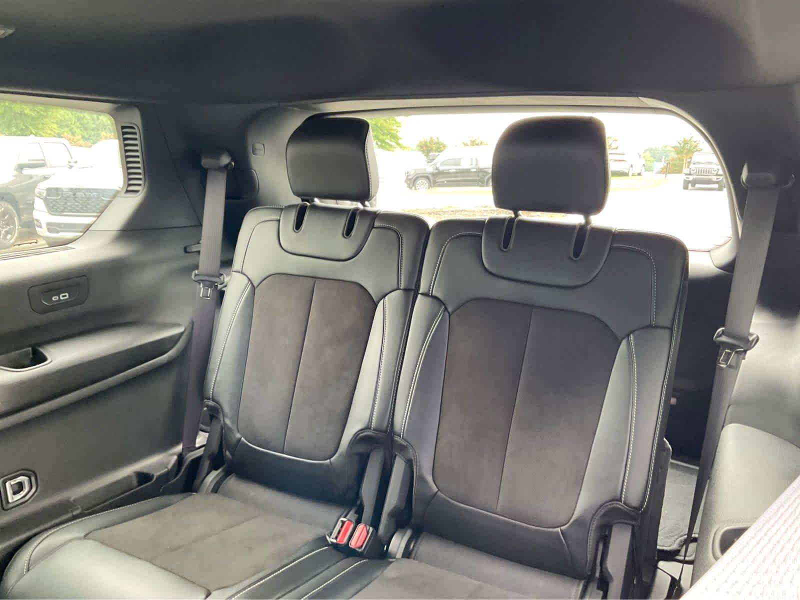 Used 2023 Jeep Grand Cherokee L Laredo RWD image 25