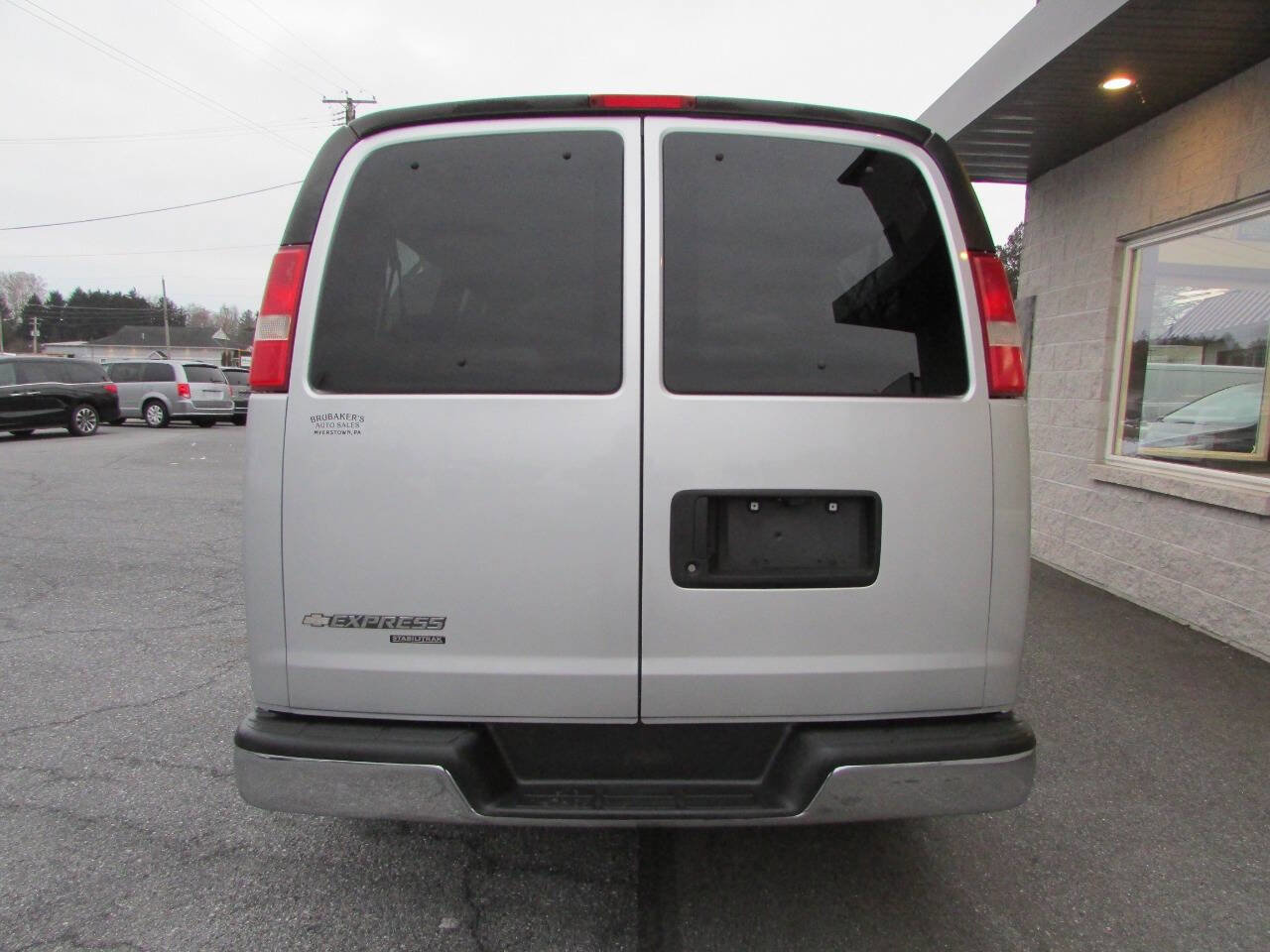 Used 2016 Chevrolet Express 3500 LT w/ LT Preferred Equipment Group RWD image 4