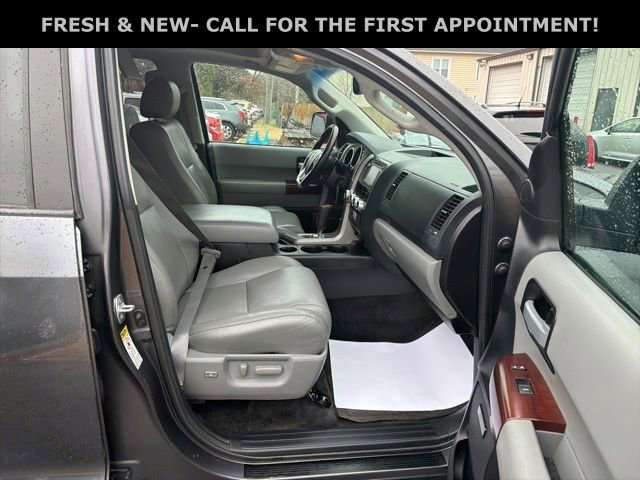 Used 2014 Toyota Sequoia Platinum image 49
