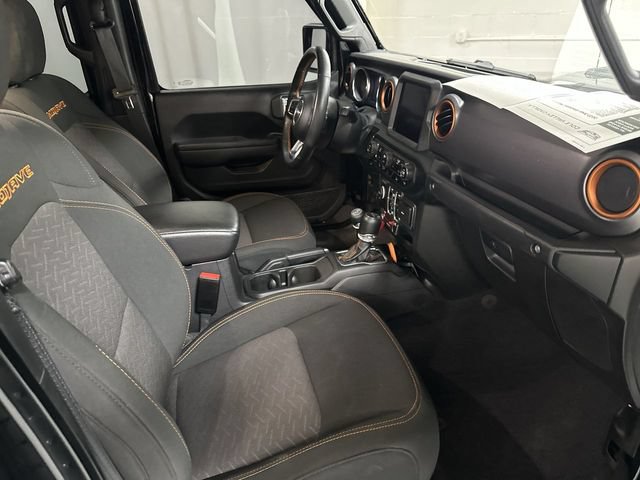 Used 2023 Jeep Gladiator Mojave AWD/4WD image 18