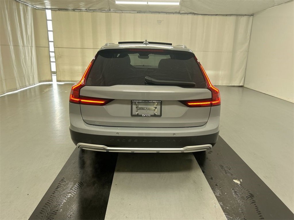 Used 2024 Volvo V90 B6 Cross Country Ultimate image 22