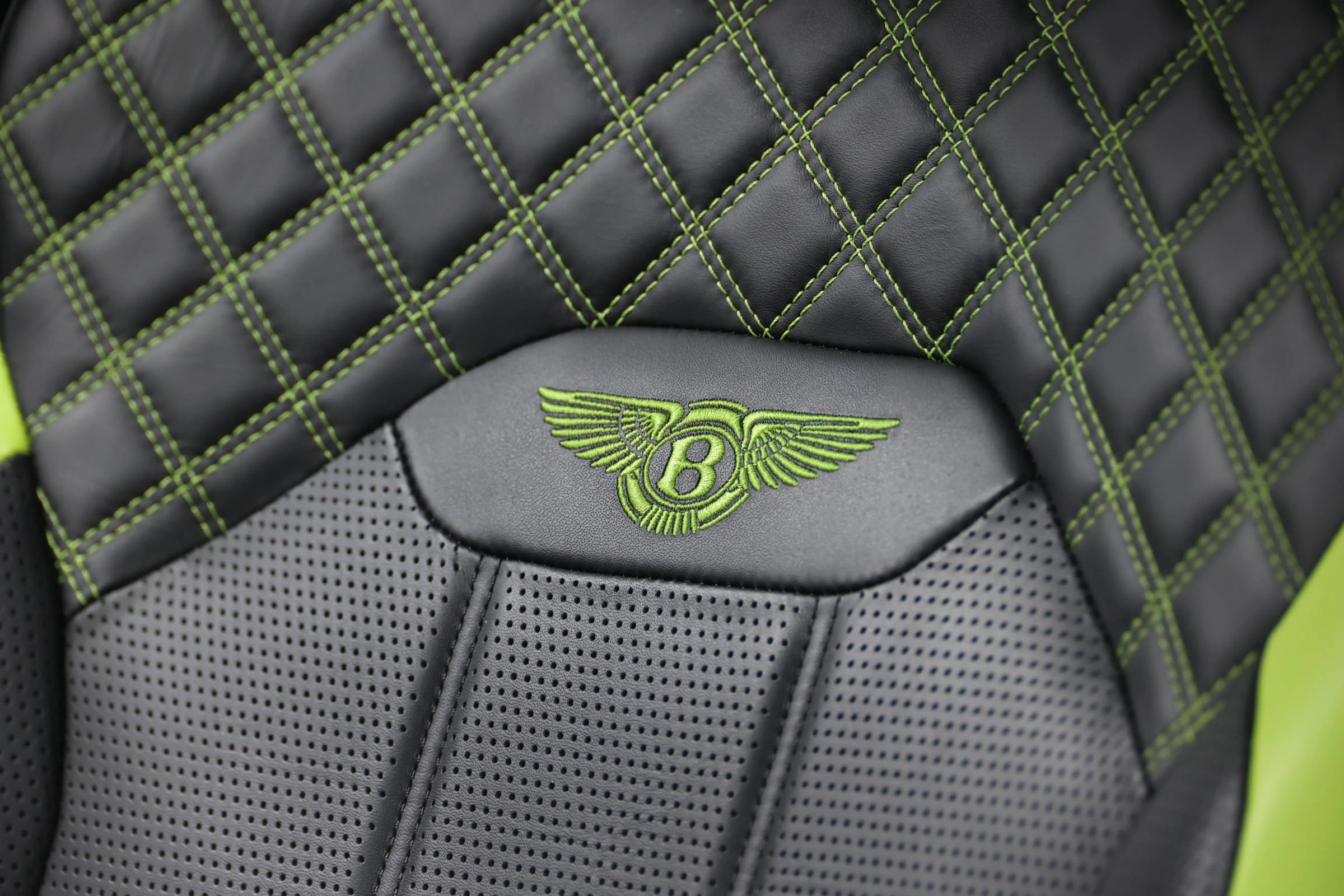 Used 2023 Bentley Bentayga AWD/4WD image 59