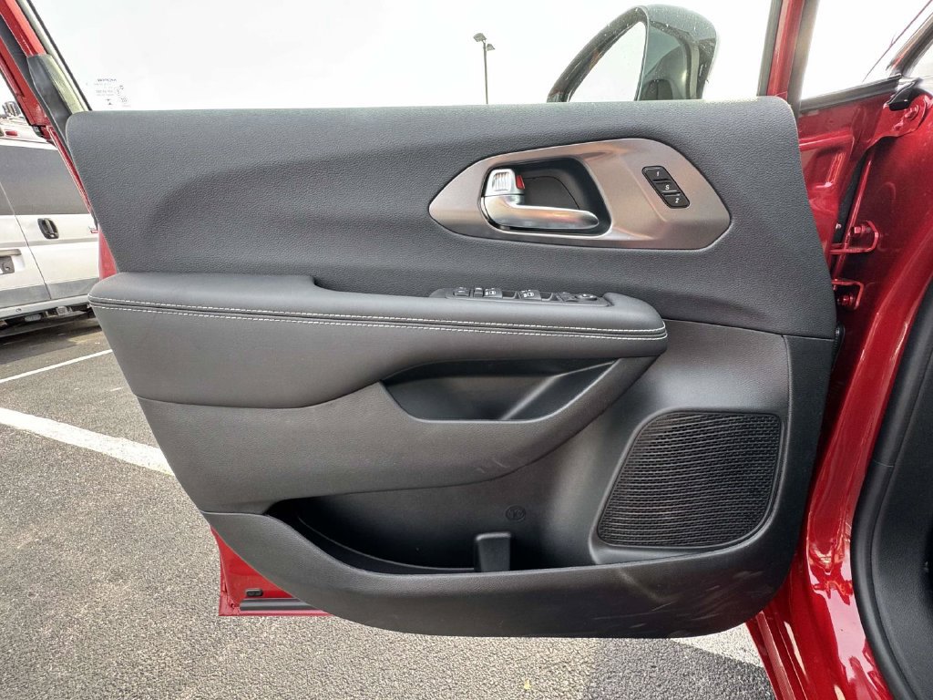 New 2026 Chrysler Pacifica Select FWD image 25