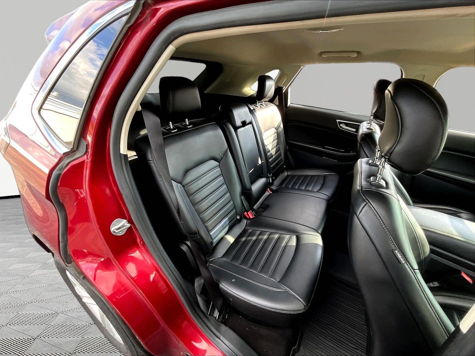 Used 2019 Ford Edge SEL w/ Equipment Group 201A AWD/4WD image 25