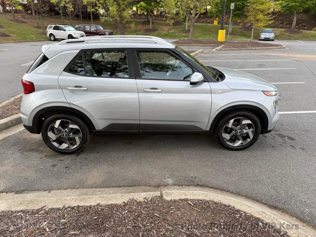 Used 2021 Hyundai Venue SEL image 4
