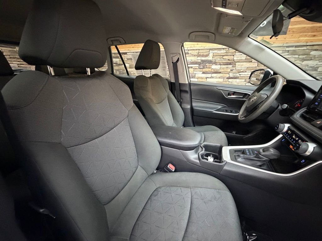 Used 2022 Toyota RAV4 XLE image 15