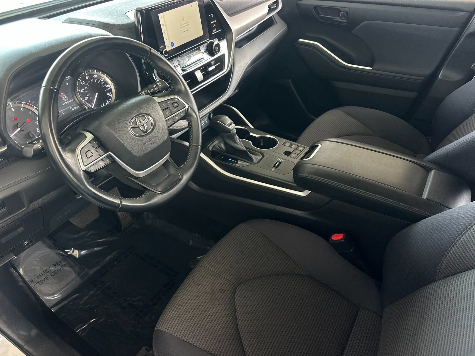 Used 2023 Toyota Highlander LE FWD image 9