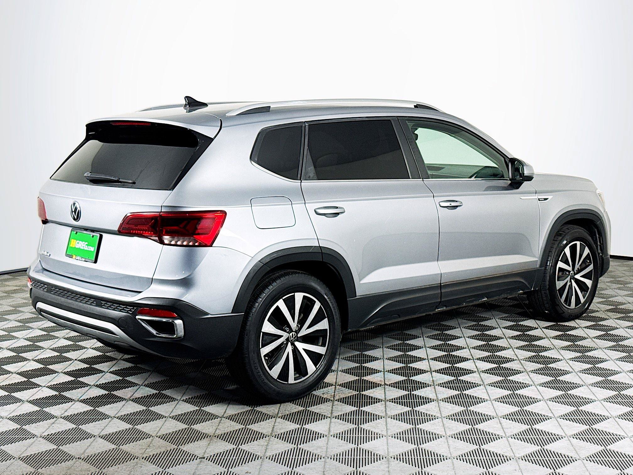 Used 2024 Volkswagen Taos SE FWD image 8