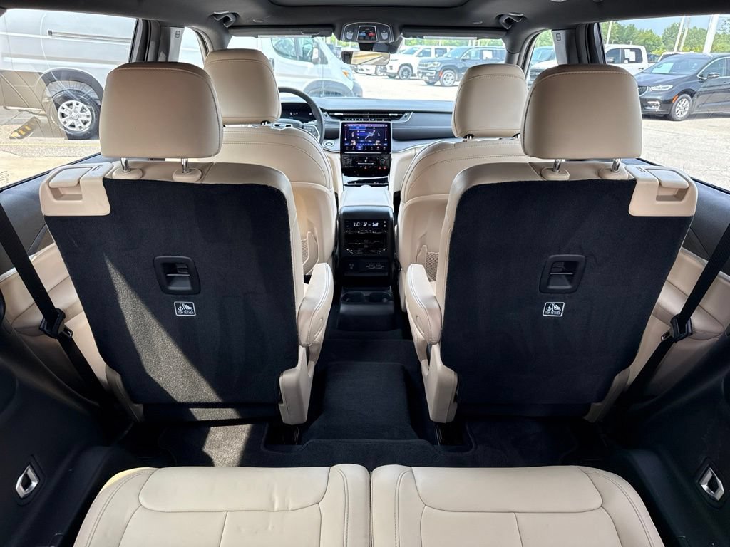 Used 2025 Jeep Grand Cherokee L Limited AWD/4WD image 18