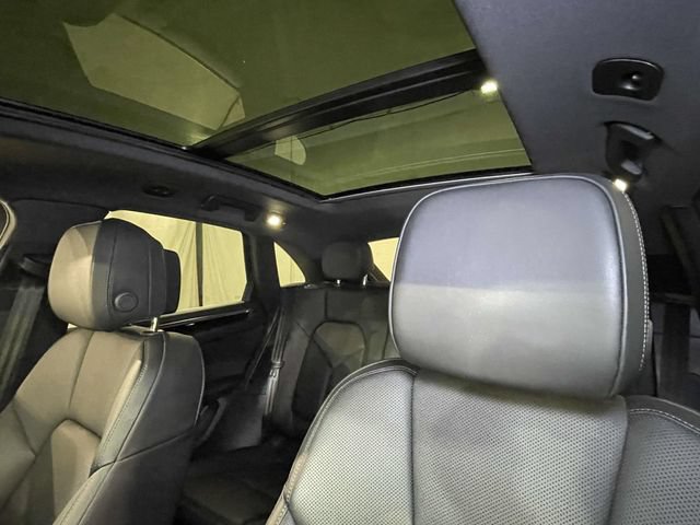 Certified 2024 Porsche Macan AWD/4WD image 18