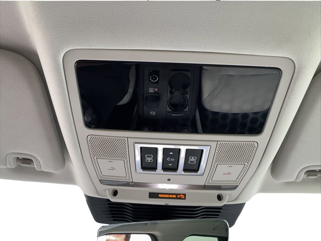 Used 2025 Land Rover Discovery S AWD/4WD image 48