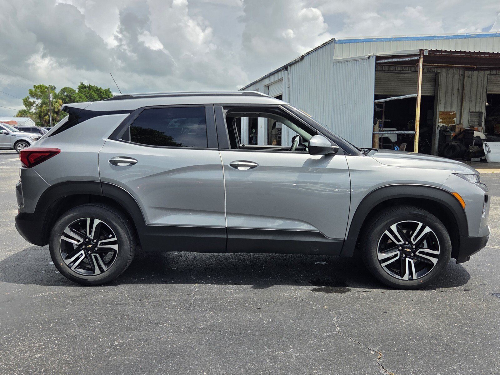 Certified 2023 Chevrolet TrailBlazer LT AWD/4WD image 6