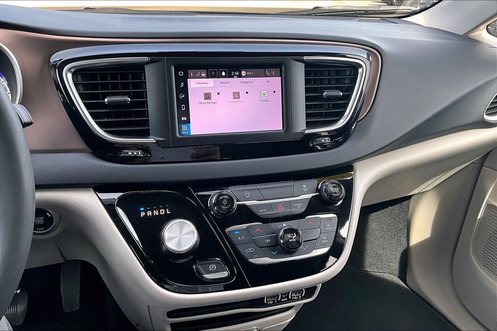 Used 2024 Chrysler Voyager LX FWD image 19