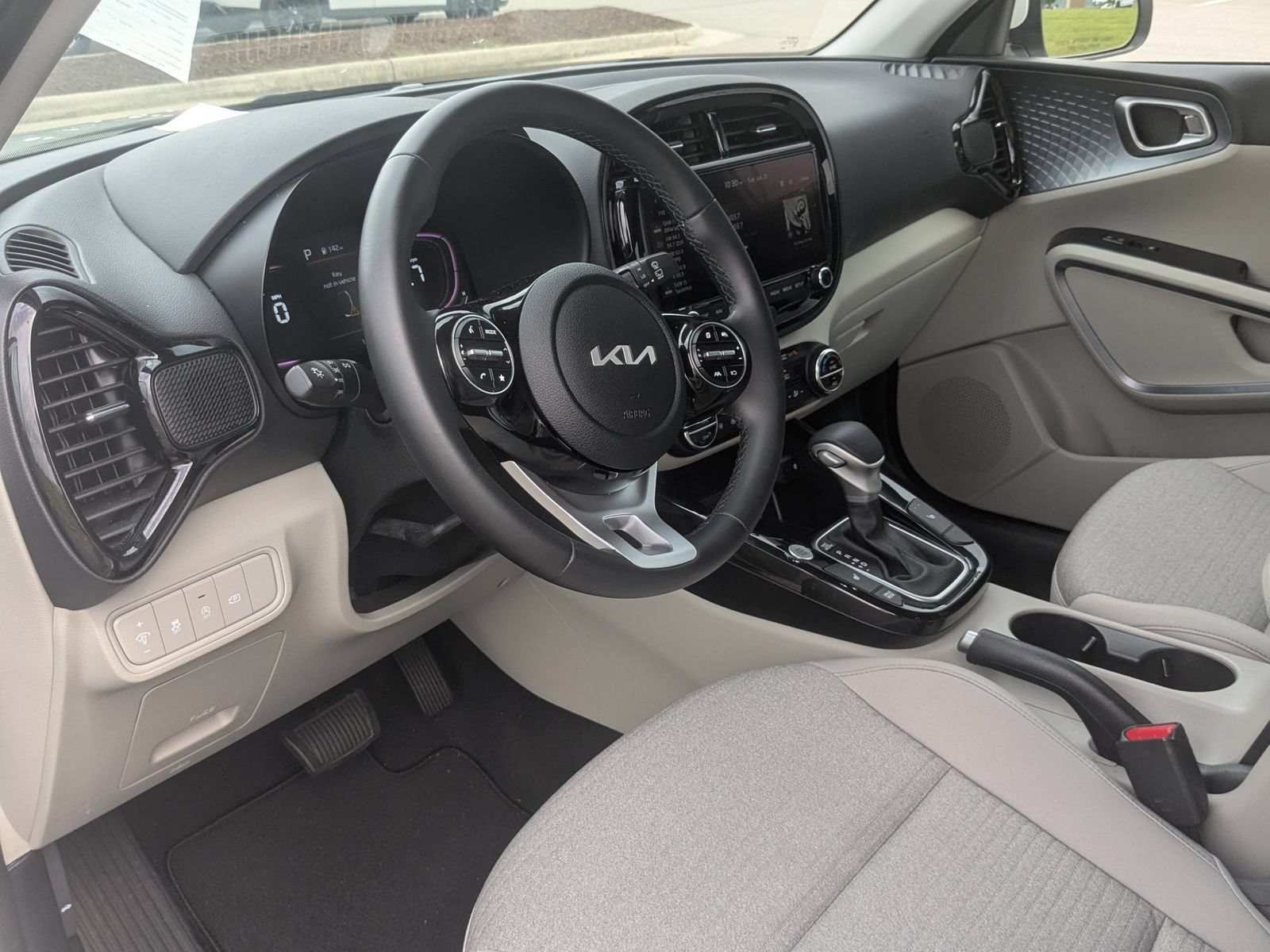 Used 2025 Kia Soul EX FWD image 15