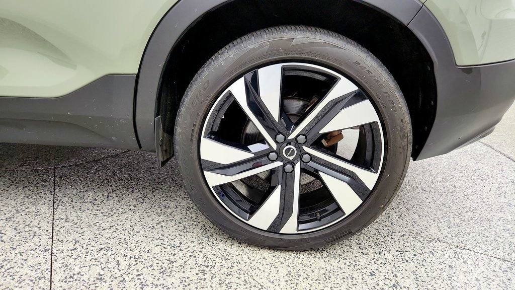 Used 2023 Volvo XC40 B5 Plus w/ Climate Package AWD/4WD image 9