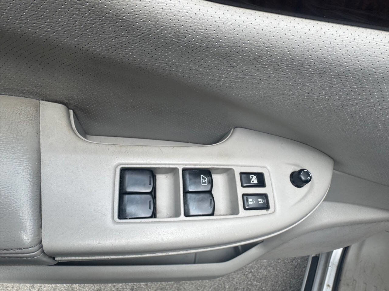Used 2014 Nissan Quest S FWD image 9