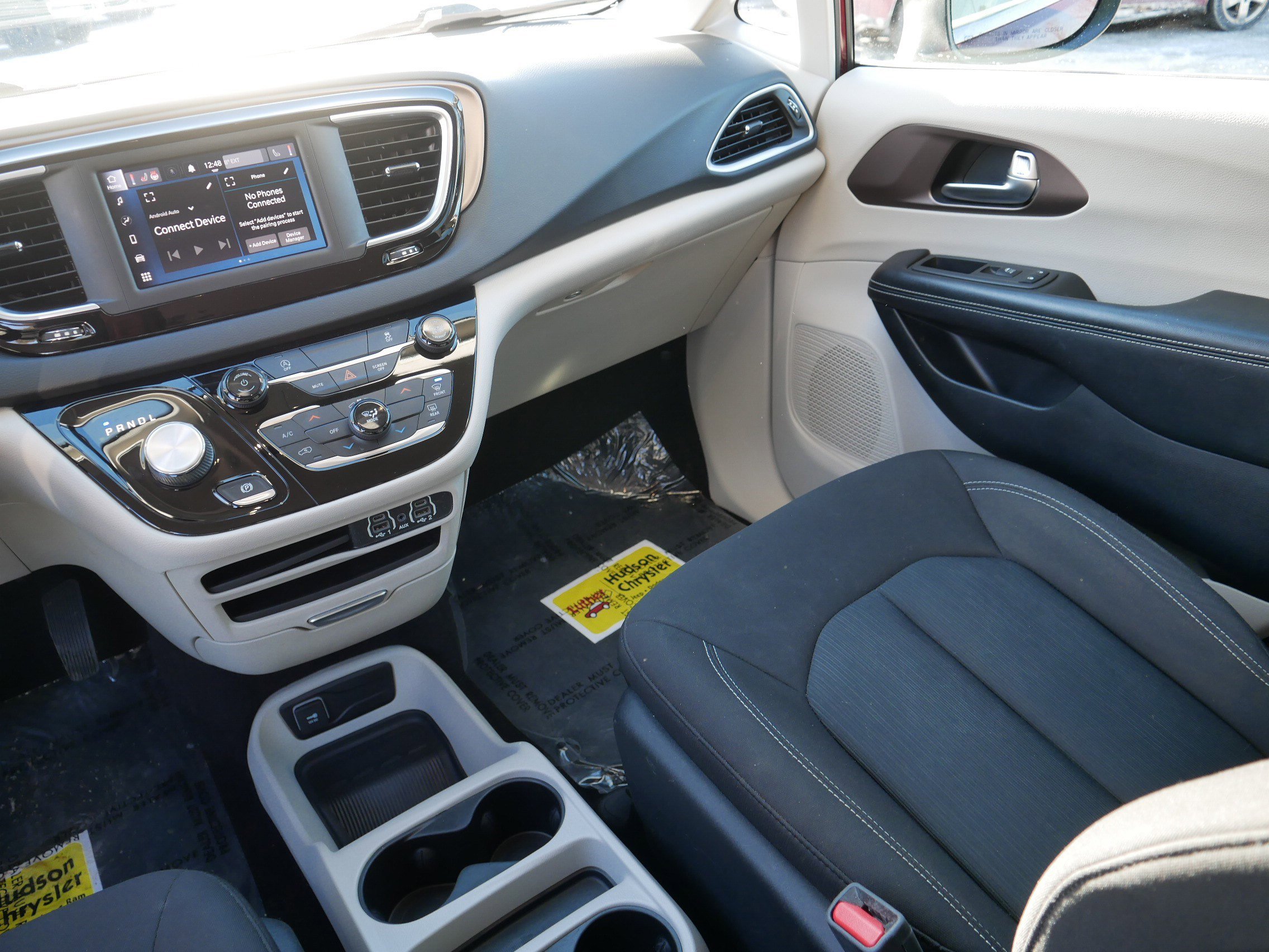 Used 2022 Chrysler Voyager LX image 11