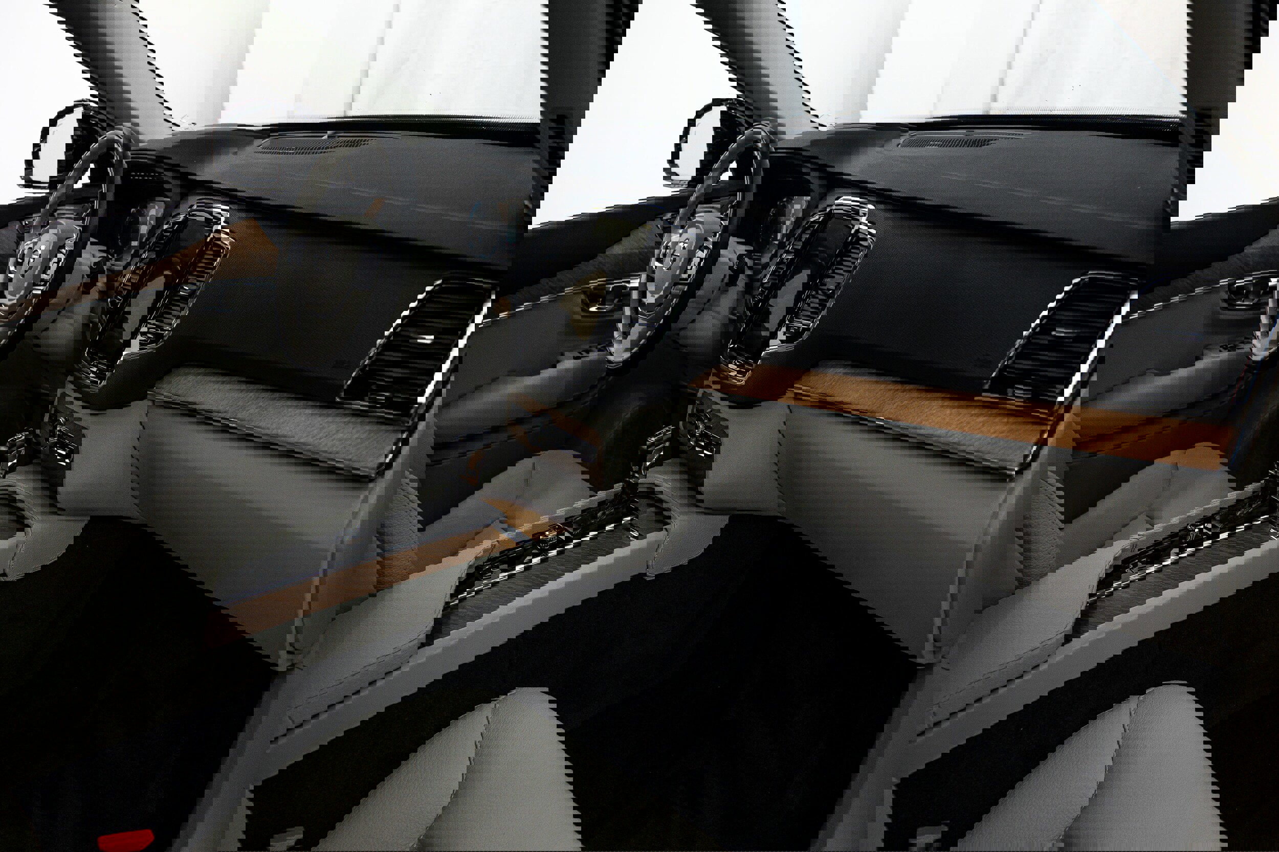 Used 2022 Volvo XC90 T6 Momentum w/ Advanced Package image 8