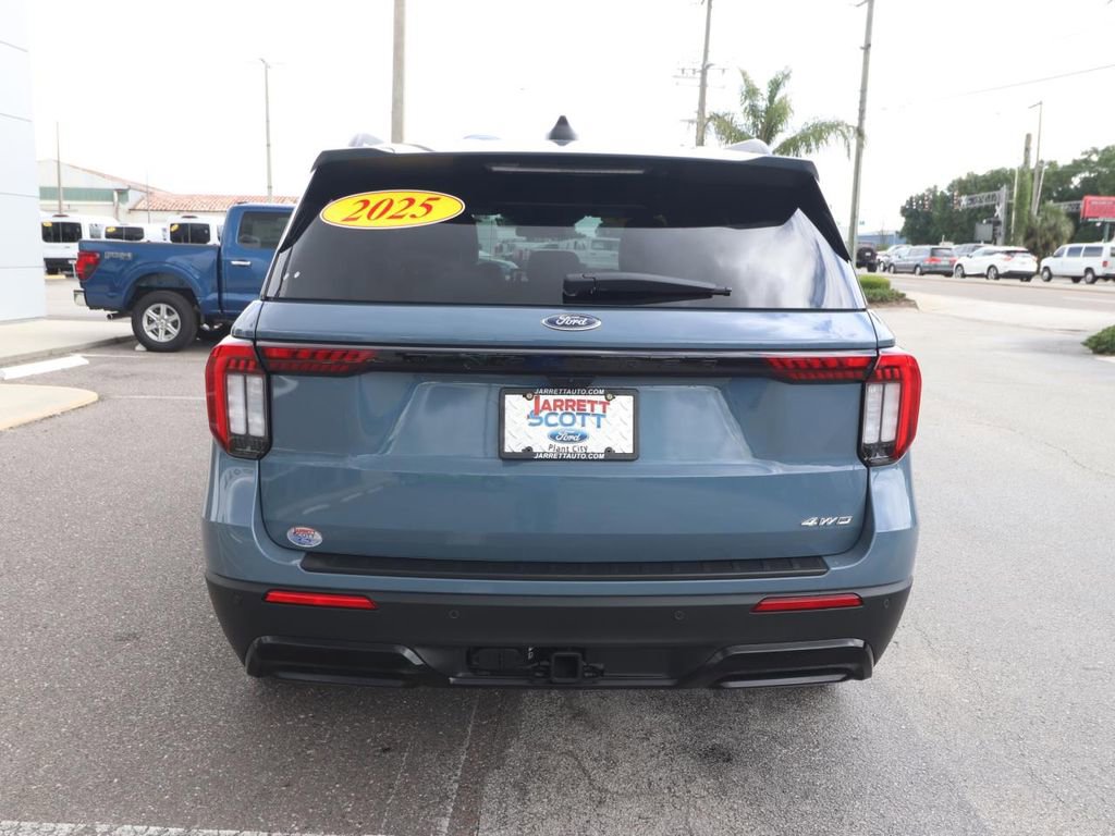 Certified 2025 Ford Explorer ST-Line w/ Premium Package AWD/4WD image 12
