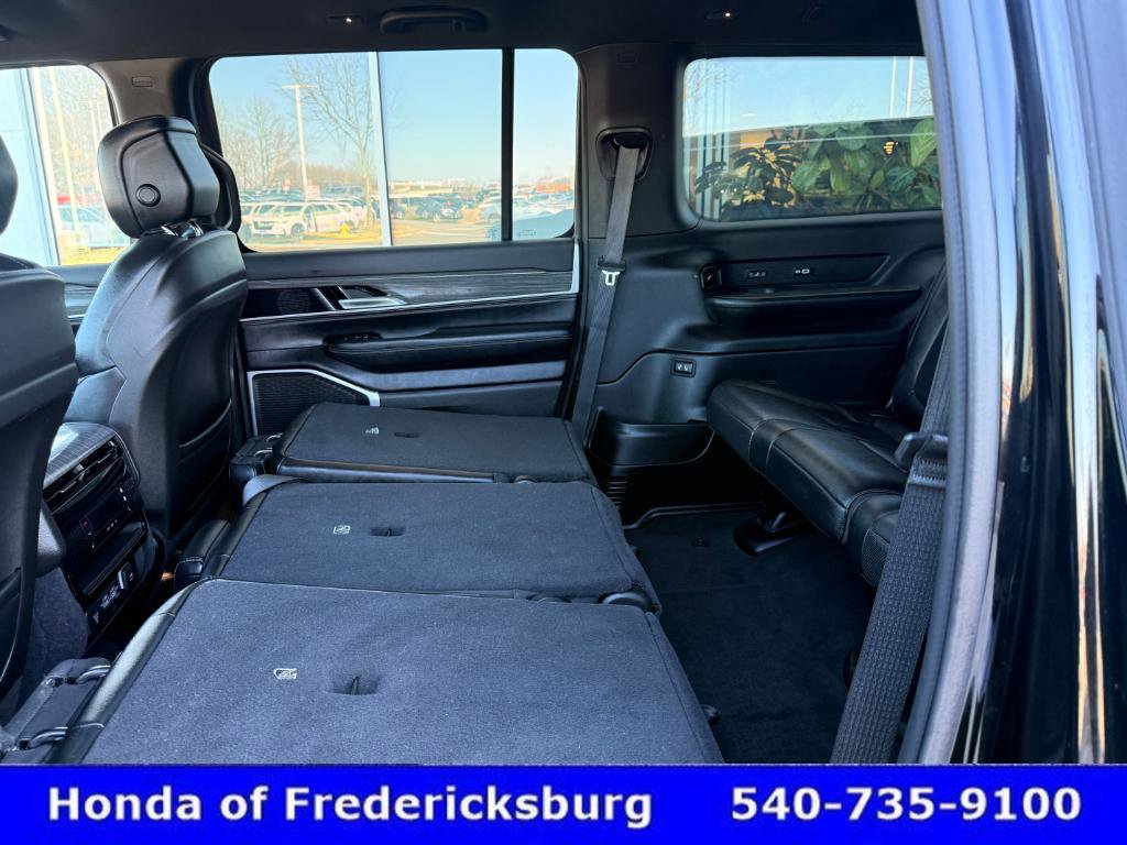 Used 2024 Jeep Wagoneer L Series II w/ Flexible Seating Group image 31