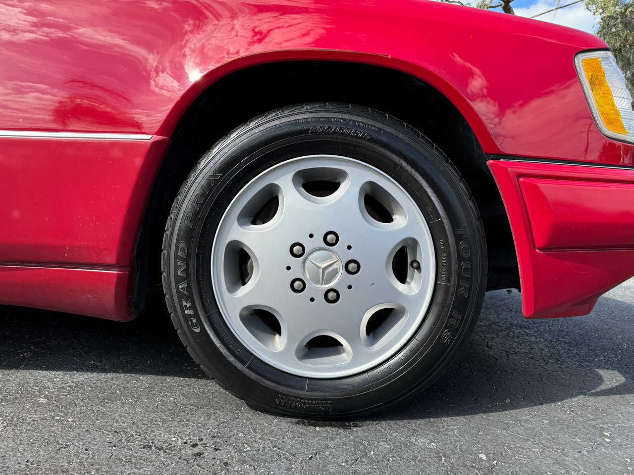 Used 1995 Mercedes-Benz E 320 Convertible image 2