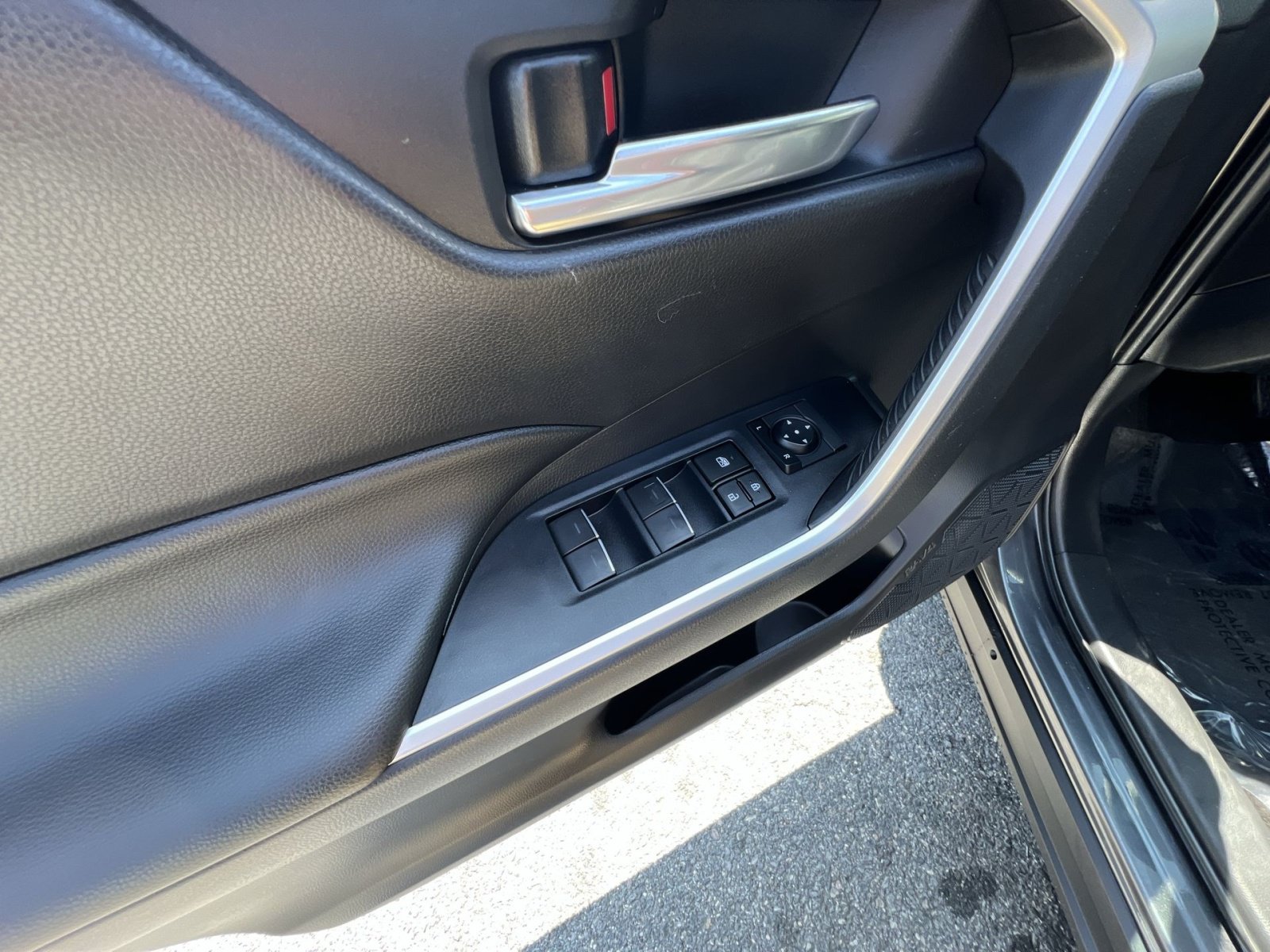 Used 2024 Toyota RAV4 XLE AWD/4WD image 15