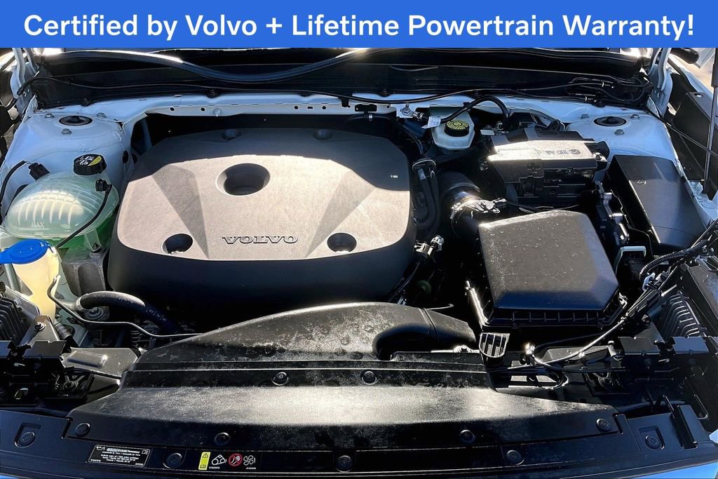 Used 2020 Volvo XC40 T5 Momentum w/ Protection Package Premier image 13