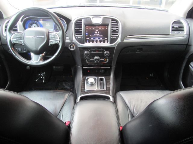 Used 2015 Chrysler 300 Limited image 12