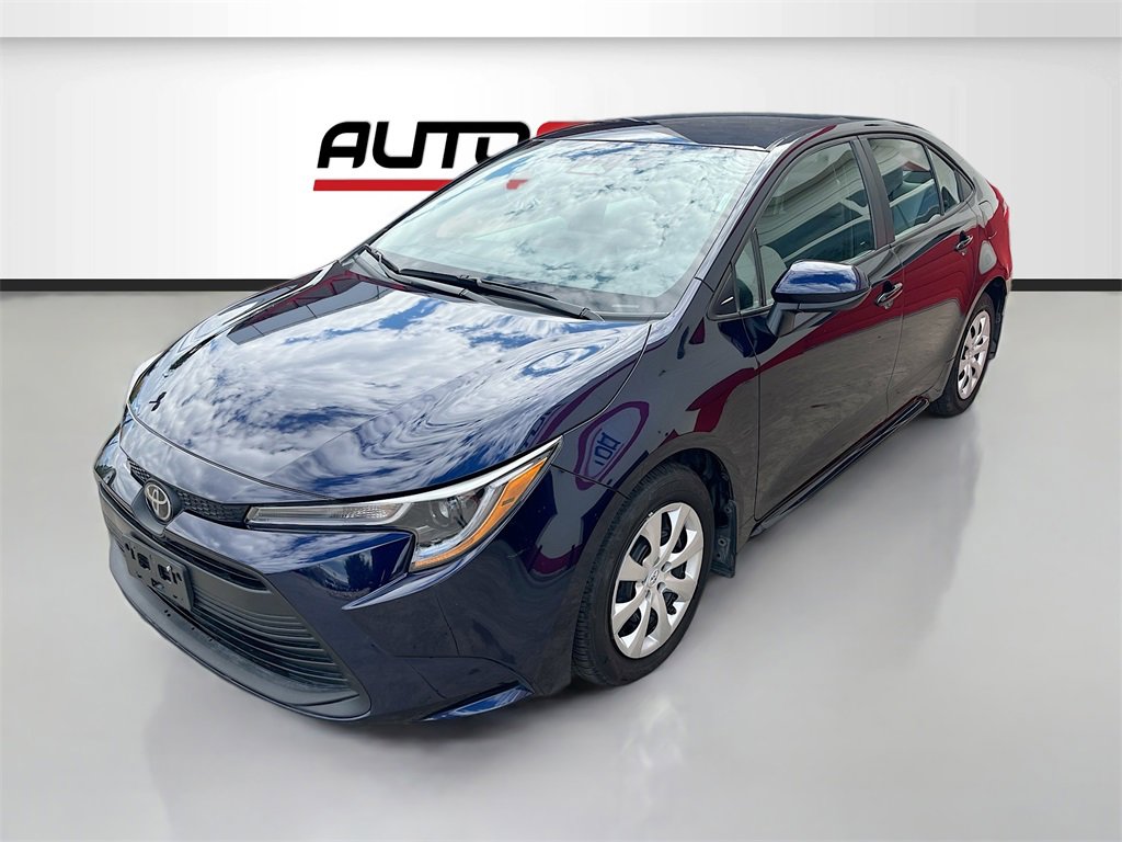 Used 2025 Toyota Corolla LE image 3