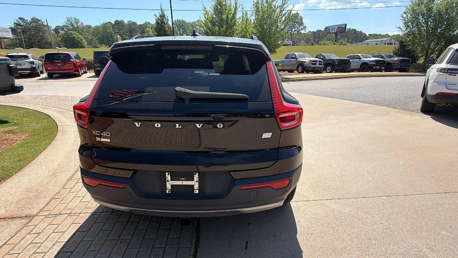 Used 2022 Volvo XC40 P8 Recharge Plus AWD/4WD image 9