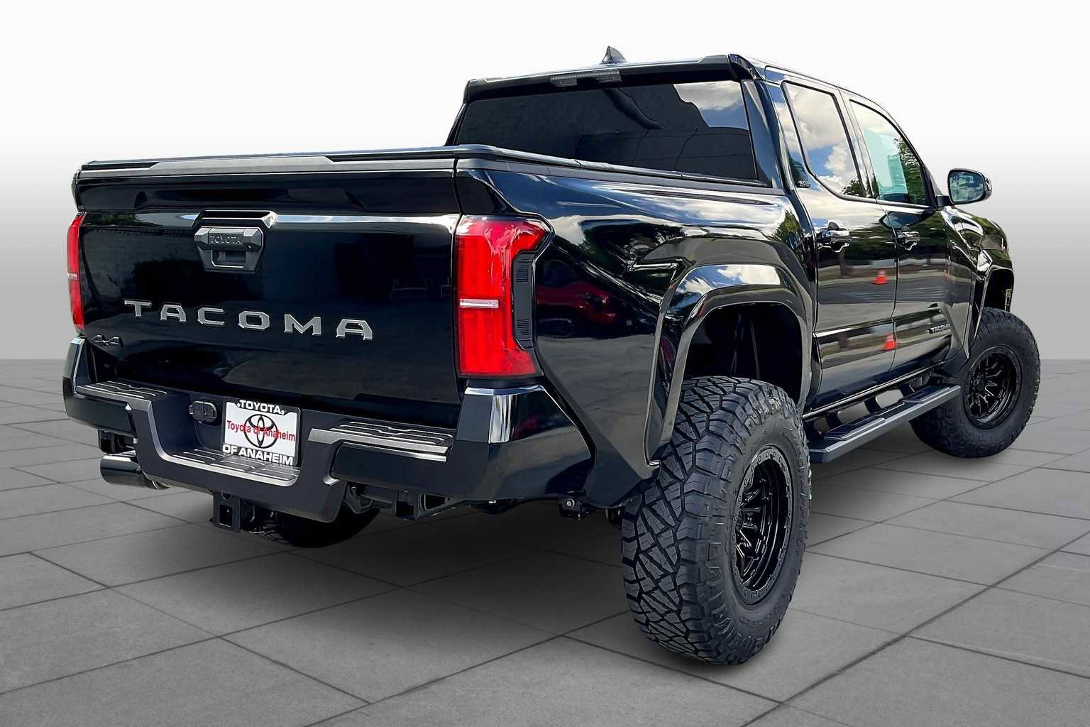 Used 2025 Toyota Tacoma SR5 image 12
