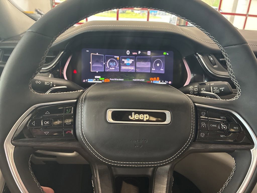 Certified 2022 Jeep Grand Cherokee Overland w/ Luxury Tech Group IV AWD/4WD image 37