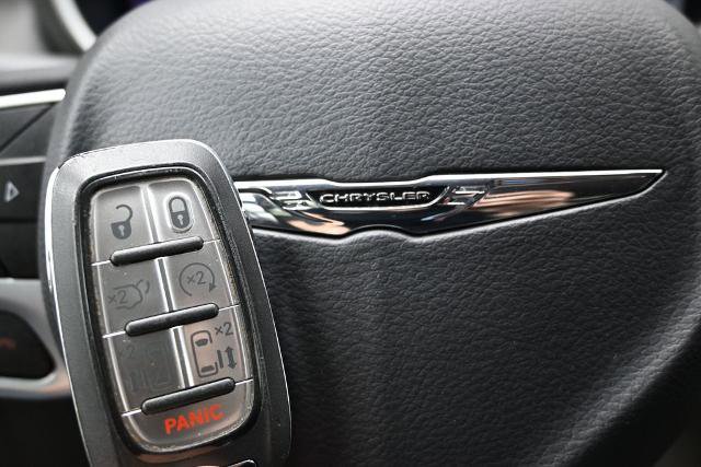 Used 2024 Chrysler Pacifica Touring-L FWD image 38
