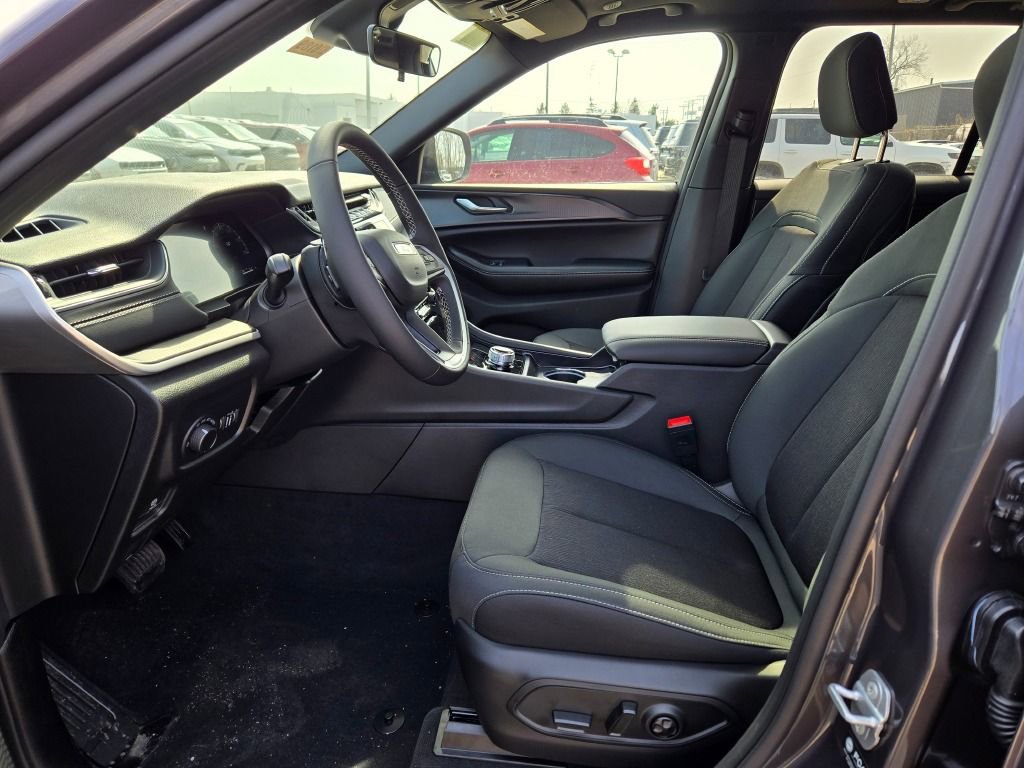New 2026 Jeep Grand Cherokee Laredo X AWD/4WD image 23