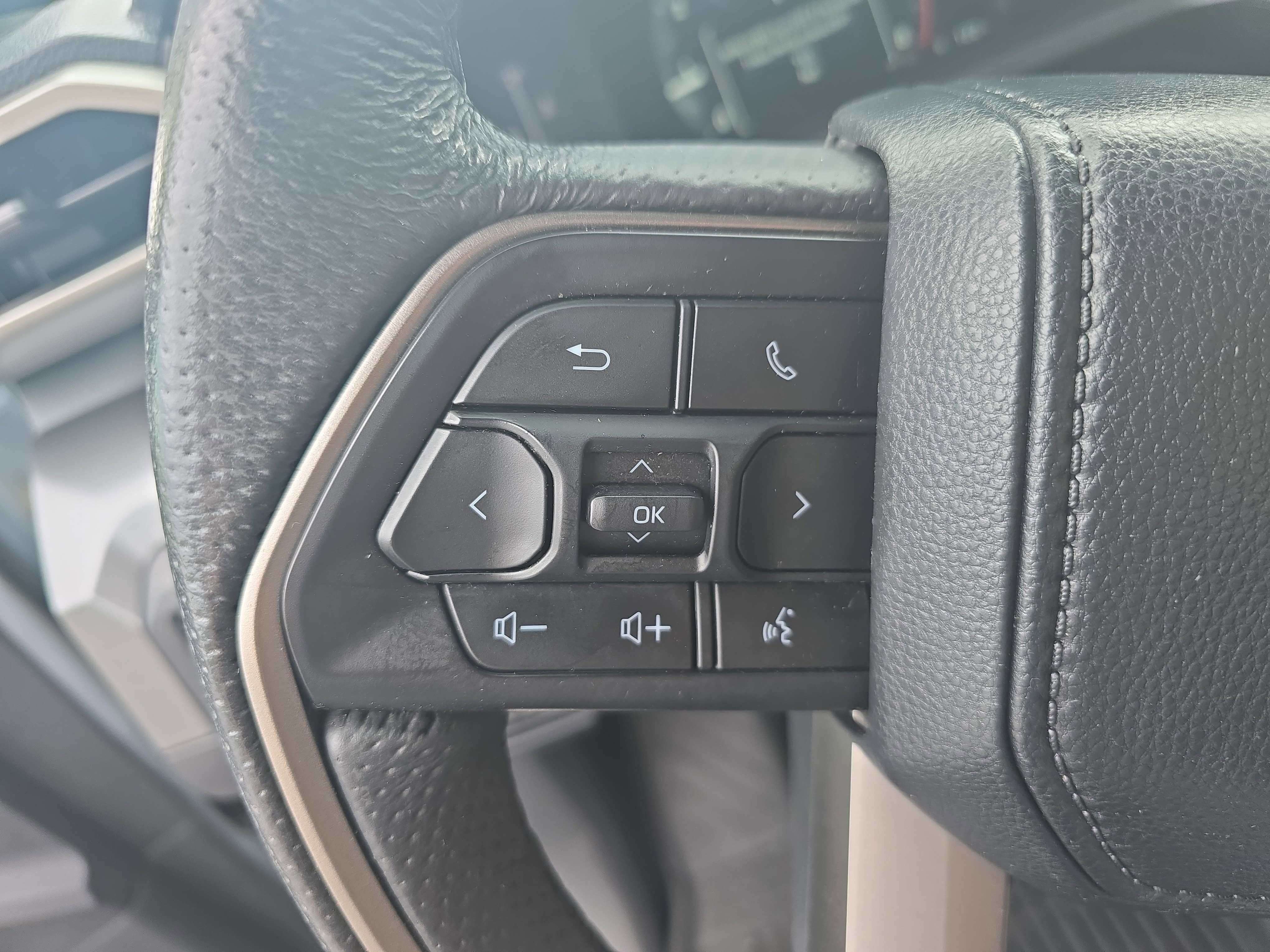 Used 2024 Toyota Tacoma SR5 w/ SR5 Upgrade Package RWD image 15